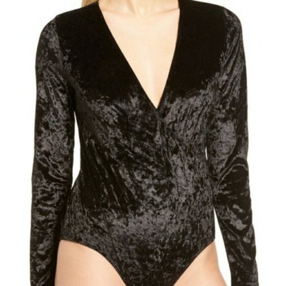 Trouve Tops - NWT Trouve velvet black V-neck body suit size S (130)
